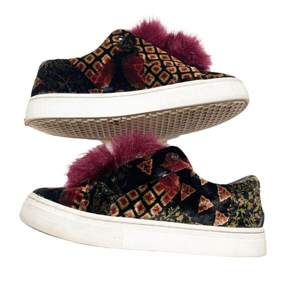 Sam Edelman Leya Pom Pom Women's 8M Sneakers Velvet Maroon Faux Fur Laceless - Picture 5 of 7